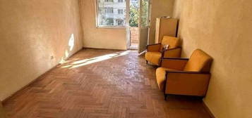 De vanzare 4 camere , etajul 1 , 2 bai, 2 balcoane, 65000 euro