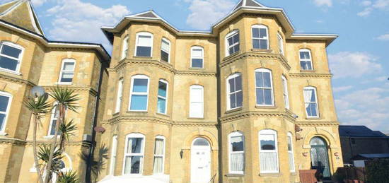 Flat to rent in Alexandra Gardens, Ventnor PO38