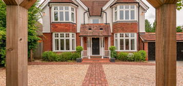 5 bed detached house to rent