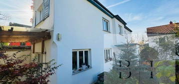 Modernisiertes Einfamilienhaus im Herzen der Innenstadt - mit Kamin, Einbauküche und Carport