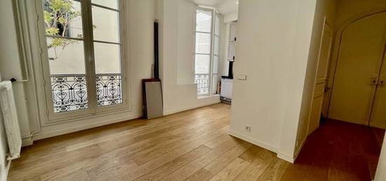 A LOUER PARIS VIIIème, STUDIO 20.30m²