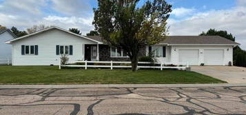 708 Southwood Ct, Quinter, KS 67752