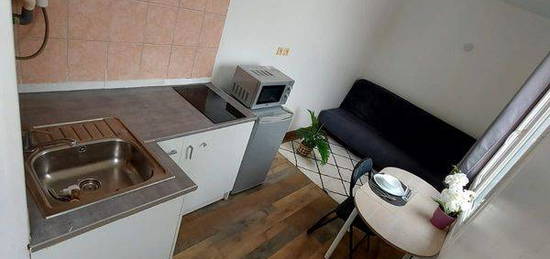 Studio meublé de 14 m² -Rue Dachery - centre-ville