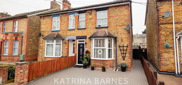 3 bed semi-detached house for sale