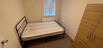 Room to rent in Athelstan Road, Romford RM3