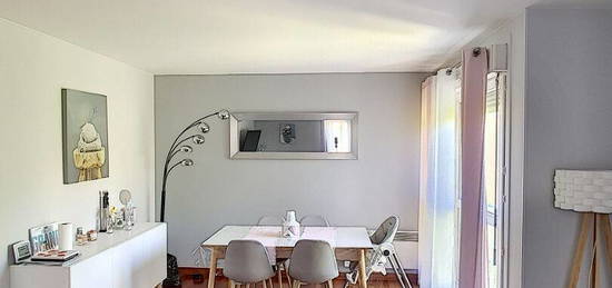 Appartement  à louer, 3 pièces, 2 chambres, 74 m²