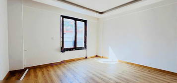 YELYURTTA 3+1 ASANSRL ANKASTREL CAM BALKON EBEVEYN BANYO