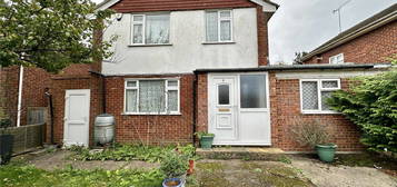 Detached house to rent in Antrim Road, Woodley, Reading, Berkshire RG5