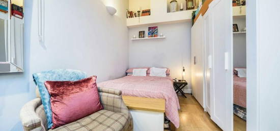 Studio flat for sale