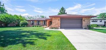 8911 Butterfield Ln, Orland Park, IL 60462
