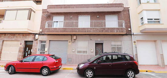 Apartamento en venta en Carrer Ausiàs March, Pueblo