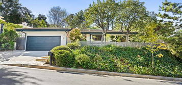 3549 Stonewood Dr, Sherman Oaks, CA 91403