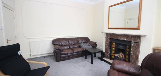 Terraced house to rent in Queens Road, Jesmond, Newcastle Upon Tyne NE2