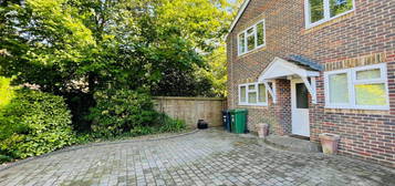 Detached house to rent in Dell Close, Fair Oak, Eastleigh, Hampshire SO50