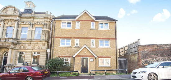 Flat for sale in Manor Road, Chatham, Kent ME4