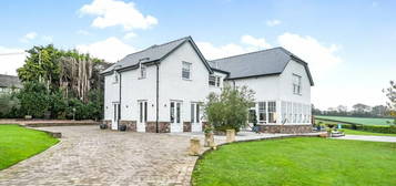 8 bedroom detached house for sale