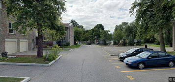 570 Waverly St N #35, Oshawa, ON L1J 5Y3