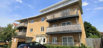 Flat to rent in Primrose Place, Isleworth TW7