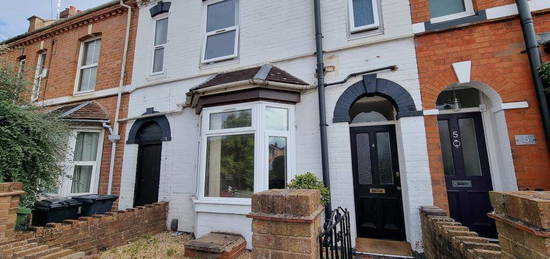 5 bedroom terraced house