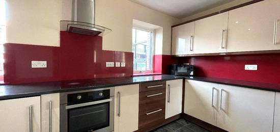 4 bed flat to rent