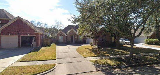 4602 Summer Lks, Sugar Land, TX 77479