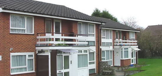 Flat to rent in Hardwick Court, Stanmore, Middlesex HA7