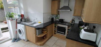 2 bedroom semi-detached house to rent