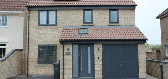 4 bedroom detached house to rent