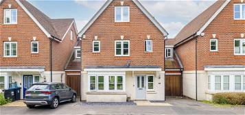 Link-detached house for sale in Fenemore Road, Kenley CR8