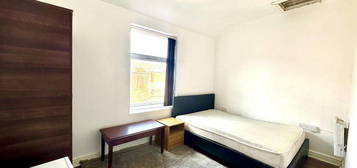 Studio to rent in Church Gate, Leicester LE1