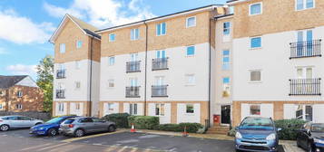 Flat to rent in Itea Court, Uxbridge UB8