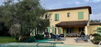 Villa  à vendre, 6 pièces, 4 chambres, 220 m²