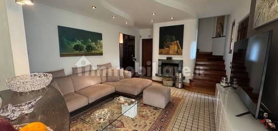 Villa unifamiliare 250 m², Cermenate