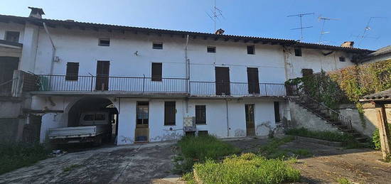 Casa di paese in vendita in  Trento Trieste