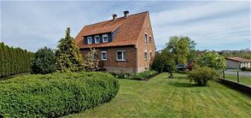 Dieses schön gelegene, freistehende Haus befindet sich in dem Dorf Bonenburg (Warburg)