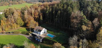 EXCLUSIVITE VOSGES, limitrophe EPINAL, PROPRIETE avec PISCINE sur TERRAIN de 10824 m² (paysagé et forêt)