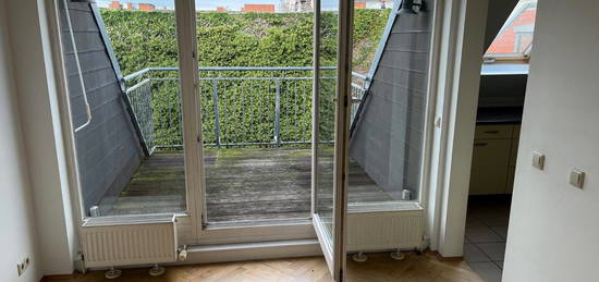 2ZKB helle Dachgeschosswohnung mit Süd-West-Terrasse, EBK, Aufzug