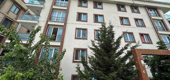 BEYLİKDÜZÜ YAKUPLU LİMANA YAKIN KİRALIK 2+1 BALKONLU DAİRE