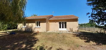 Maison de plain-pied  à louer, 4 pièces, 3 chambres, 81 m²