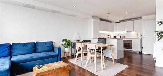 Flat for sale in Queens Road, London SE15