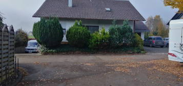 2-Familienhaus mit Garten, Garage + Carport + Einliegerwohnung