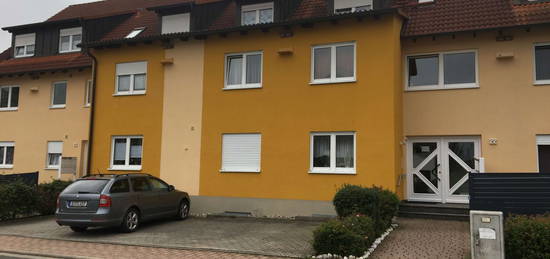 Von Privat:  3-Zimmer-Wohnung mit Balkon, Garage, Stellplatz, Keller!