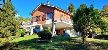 Villa in vendita in via Derocati Superiore