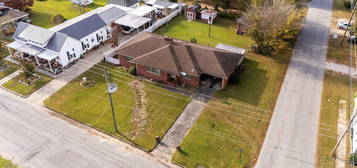 213 N Brevard St, Selma, NC 27576