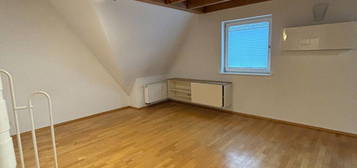 Schöne, helle Maisonette Wohnung für Singles oder Paare