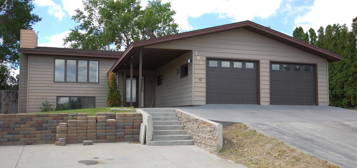 2822 3rd St NW, Sidney, MT 59270
