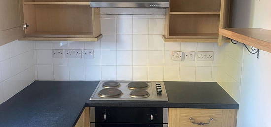 Flat to rent in Oxlow Lane, Dagenham RM10