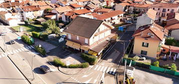 Casa indipendente in vendita in via Camillo Cavour, 49