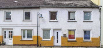 Reihenmittelhaus mit Scheune, Garten und Carport in zentraler Lage von Bad Sülze zu vermieten