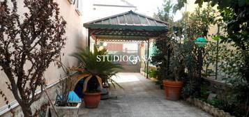 Villa unifamiliare 130 m², Curti